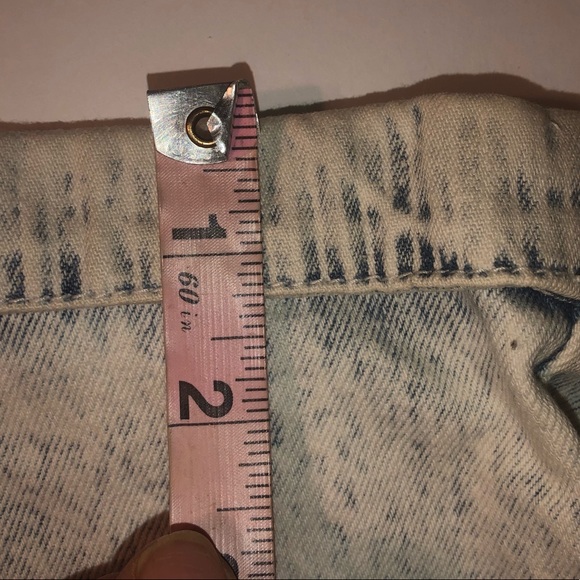 VINTAGE 1980’s OVERALL DISTRESSED PINSTRIPE DENIM SHORTALLS - Picture 4 of 16